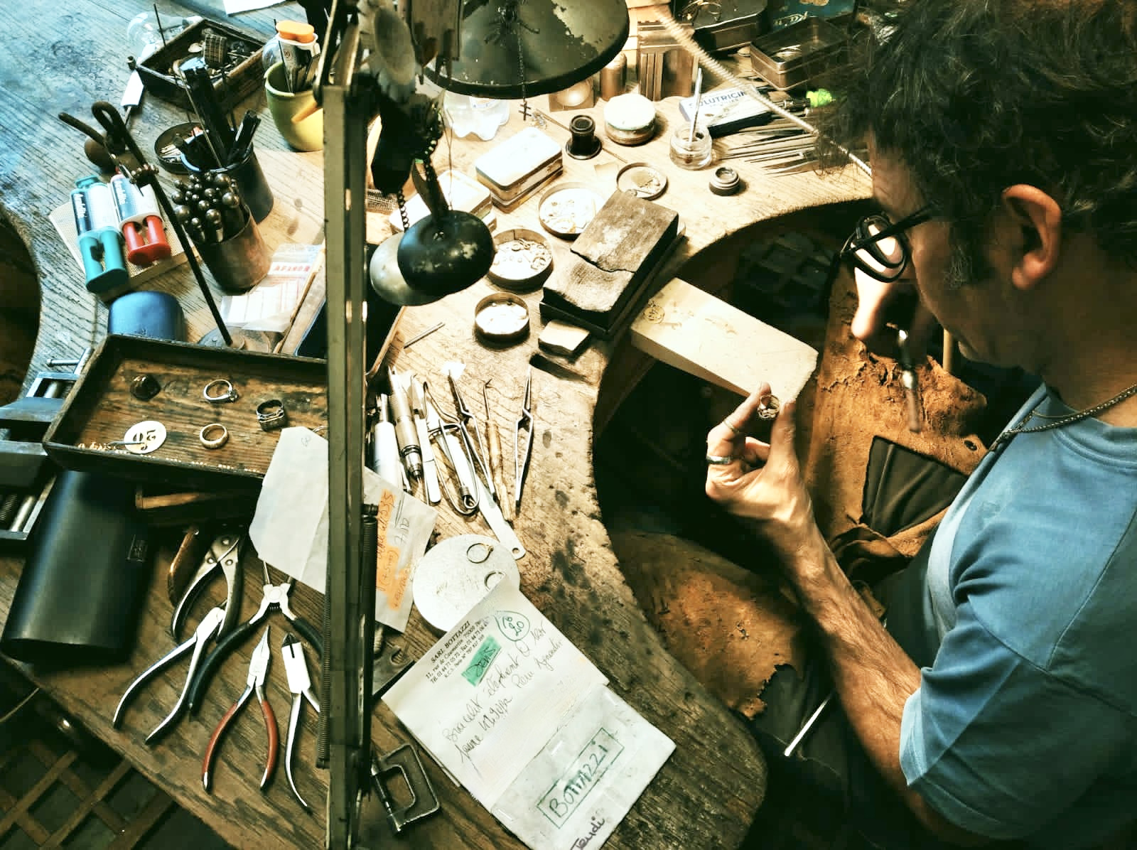 Atelier : réparation et transformation de bijoux à Paris 9e