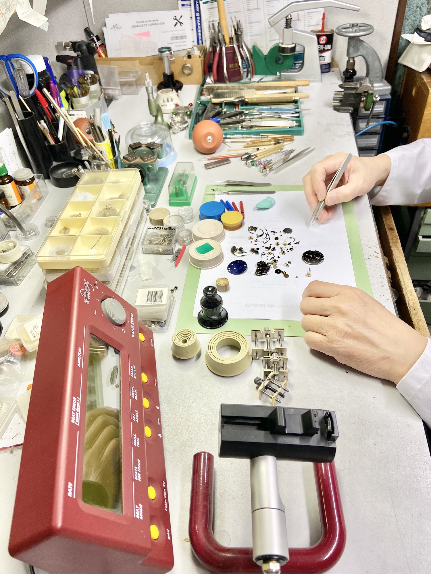 Atelier horloger : révision et polissage de montres à Paris Madeleine